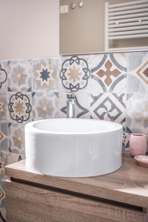 Suite 649 Mono Con Terrazzo Модена Экстерьер фото