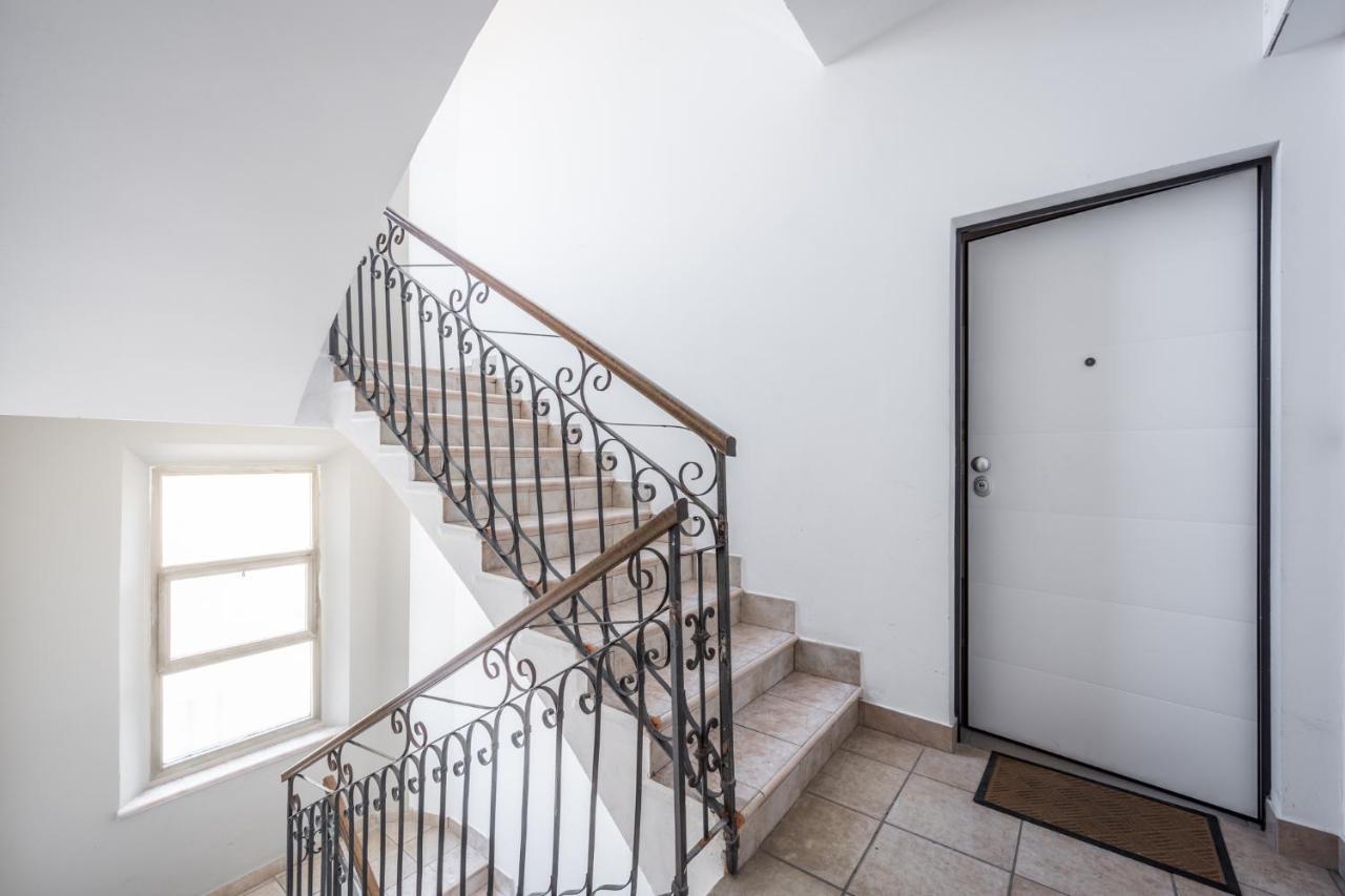 Suite 649 Mono Con Terrazzo Модена Экстерьер фото